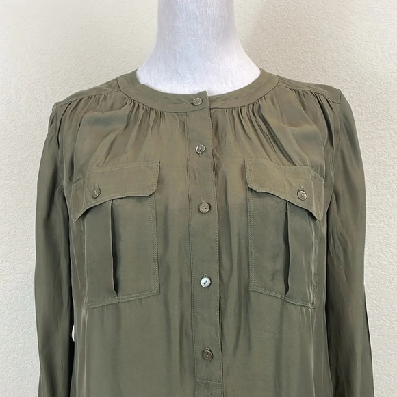 Trina Turk dark green long sleeve half button down silk blouse size m - Picture 2 of 9